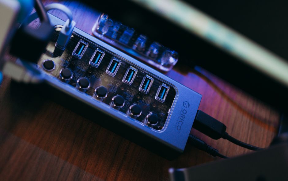 Multi-port USB hub prikazuje modernu tehnologiju povezivanja